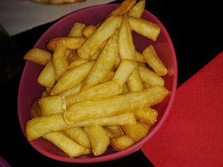 Bol con patatas fritas Bol con patatas fritas