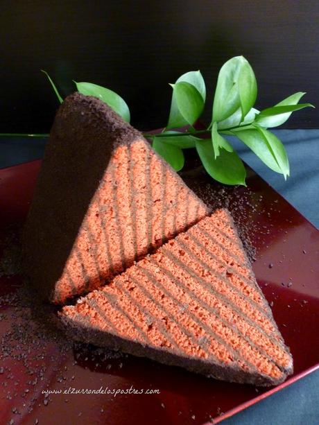 Triángulo Red Velvet con Oreo Triángulo Red Velvet con Oreo