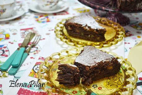 Tarta de chocolate con dátiles y nueces