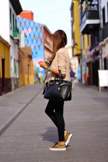 Walking the city Walking the city