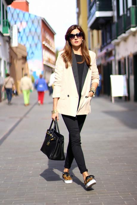 Walking the city Walking the city