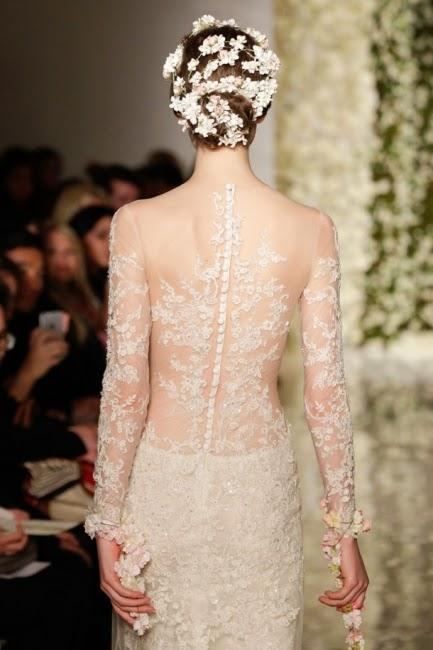 Vestido de novia con efecto tatuaje en la espalda de Reem Acra