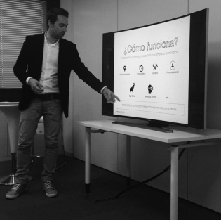 Nace ‘dots by OMD’ para conectar startups tecnológicas con marcas Martín Redigolo, Senior Strategy & Innovation Planner de OMD presentando dots by OMD.