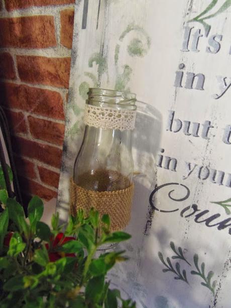 con una tabla y un tarro con una tabla y un tarro