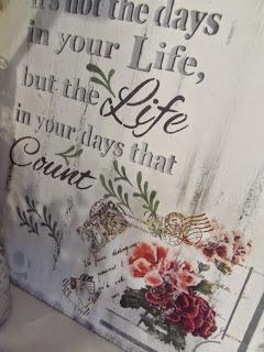 con una tabla y un tarro con una tabla y un tarro