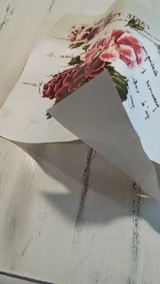 con una tabla y un tarro con una tabla y un tarro