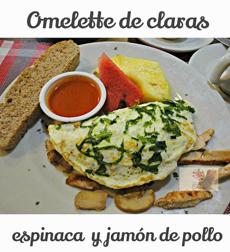 Omelette de claras ,  espinaca y jamón de pollo