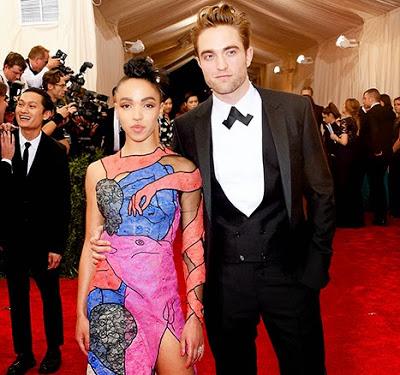 Robert Pattinson y  FKA Twigs: pareja en Met Gala