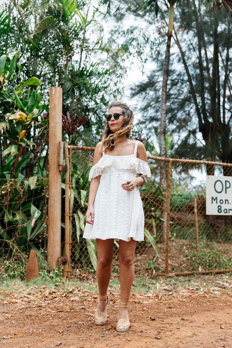 Off_Shoulders_Dress-Zaitegui-Kauai-Espadrilles-Summer_Look-Collage_Vintage-White_Dress-24