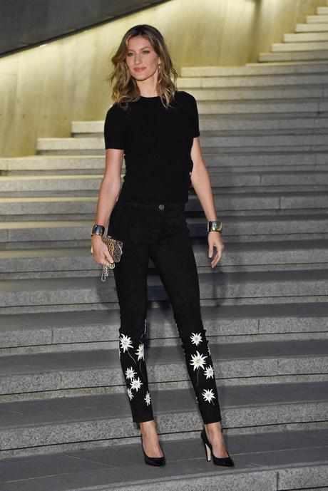 Kristen Stewart y Bundchen acuden de negro al Show Crucero de Chanel