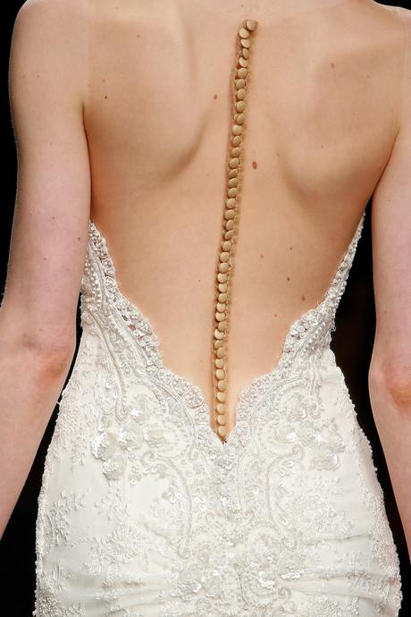 Detalle de la espalda de una de las propuestas de Rosa Clará 2016 - Foto: Fira de Barcelona Detalle de la espalda de una de las propuestas de Rosa Clará 2016 - Foto: Fira de Barcelona