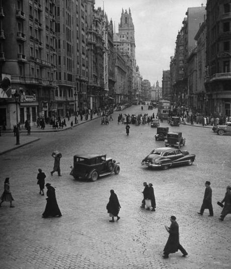 Fotos antiguas: Cruzando la Gran Vía