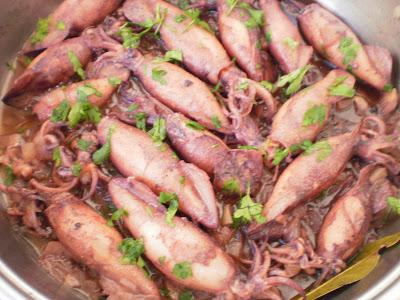 CALAMARITOS EN SALSA DE VINO BLANCO CALAMARITOS EN SALSA DE VINO BLANCO