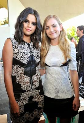 Miranda Kerr y Selena Gomez, en fiesta de LouisVuitton Miranda Kerr y Selena Gomez, en fiesta de LouisVuitton