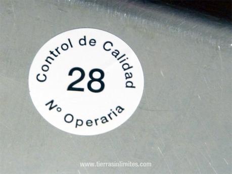 El sabor de una anchoa de Santoña. Cada sobadora tiene un número que identifica su trabajo, cada envase que produce.