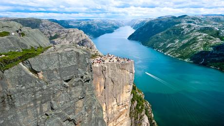 preikestolen-view-1400x787