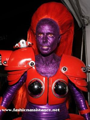 Heidi Klun y Seal se convierten en seres  robóticos en Halloween