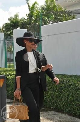 ¿Qué me pongo para asistir a un funeral de estado? Mira a Rihanna en Barbados ¿Qué me pongo para asistir a un funeral de estado? Mira a Rihanna en Barbados