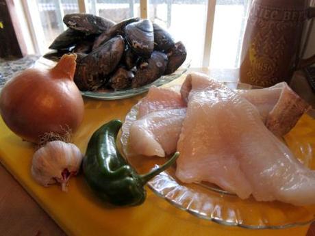 Bacalao con mejillones en salsa picante. bacalao-con-mejillones-