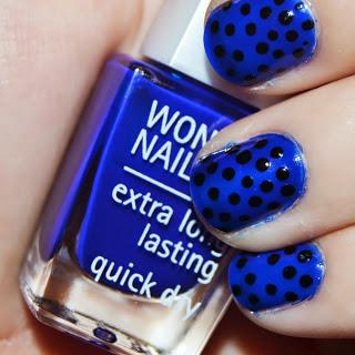Manicura de lunares ~ Azul Klein con Isadora Manicura de lunares ~ Azul Klein con Isadora