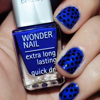 Manicura de lunares ~ Azul Klein con Isadora Manicura de lunares ~ Azul Klein con Isadora