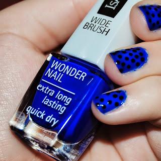 Manicura de lunares ~ Azul Klein con Isadora Manicura de lunares ~ Azul Klein con Isadora