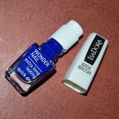 Manicura de lunares ~ Azul Klein con Isadora Manicura de lunares ~ Azul Klein con Isadora