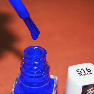 Manicura de lunares ~ Azul Klein con Isadora Manicura de lunares ~ Azul Klein con Isadora