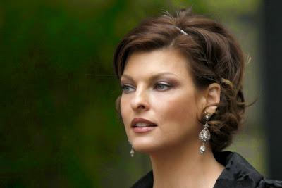 La eterna belleza de Linda Evangelista, llega a los 50 años