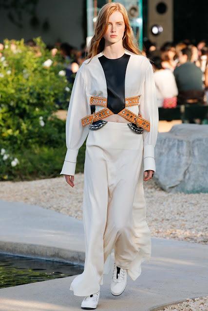 Louis Vuitton se relaja en Palm Springs con su colección de crucero Louis Vuitton se relaja en Palm Springs con su colección de crucero
