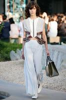 Louis Vuitton se relaja en Palm Springs con su colección de crucero Louis Vuitton se relaja en Palm Springs con su colección de crucero