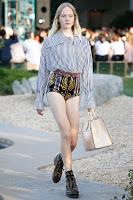 Louis Vuitton se relaja en Palm Springs con su colección de crucero Louis Vuitton se relaja en Palm Springs con su colección de crucero