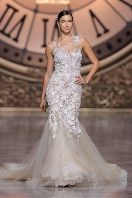 Irina Shayk nos presenta un increíble vestido de boda en el desfile de Pronovias