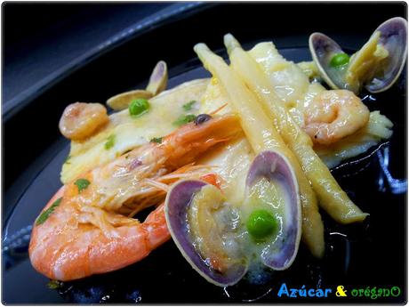 Merluza a la salsa con frutos del mar Merluza a la salsa con frutos del mar