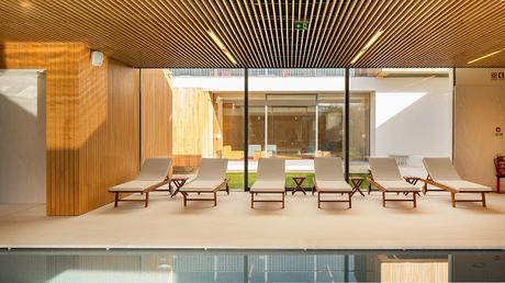 Restauración de un hotel en Portugal diseñado como un refugio de montaña Restauración de un hotel en Portugal diseñado como un refugio de montaña