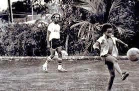 The Bob Marley Story (Spanish Subtitules). Una vida para la música, el compromiso y ... el fútbol.