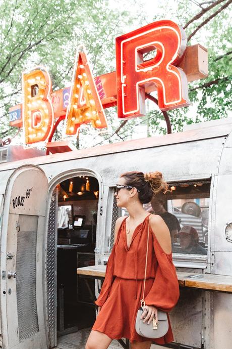 BAR Dalas-Reward_Syle-RSTheCon-Orange_Dress-Collage_Vintage-Isabel_Marant-Flame_Sneakers-Street_Style-40