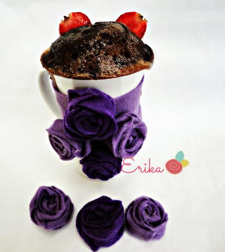 Bufanda de fieltro para taza  y Mug cake de chocolate