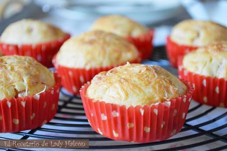 Muffins salados de jamón de york, queso y dátiles Muffins salados de jamón de york, queso y dátiles