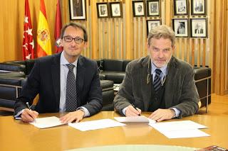 Lafarge y COAM firman un acuerdo de colaboración. Lafarge y COAM firman un acuerdo de colaboración.