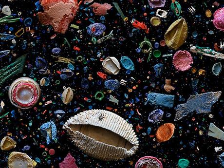 Ejemplo de la sopa de plástico presente en mares y océanos