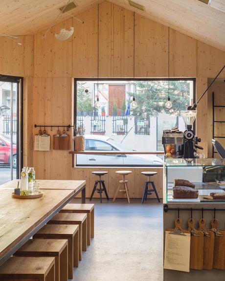 Caseta diseñada para degustar zumos y cafés en Bucarest Caseta diseñada para degustar zumos y cafés en Bucarest