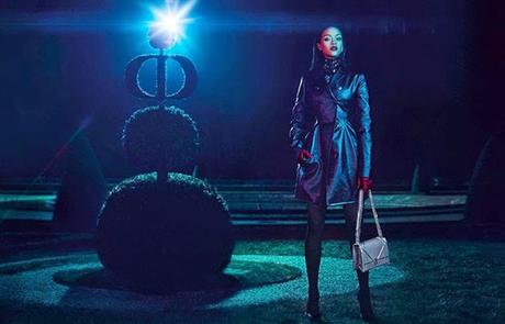 Rihanna aparece en el jardín secreto de Dior llena de sorpresas y de elegancia. Rihanna aparece en el jardín secreto de Dior llena de sorpresas y de elegancia.