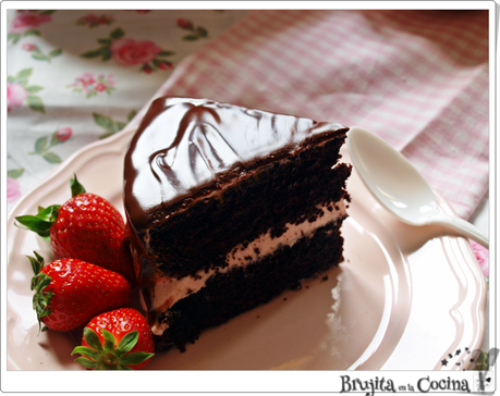 Tarta doble chocolate y  swiss merengue de fresa - Los 6 años del blog