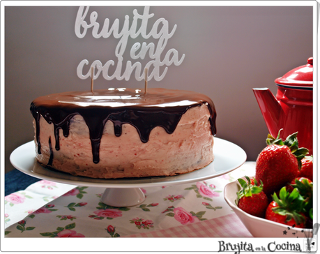 Tarta doble chocolate y  swiss merengue de fresa - Los 6 años del blog