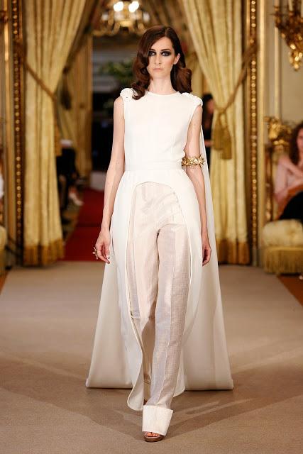 Traje de novia Rafael Urquizar 2016 - Foto: Atelier Couture Traje de novia Rafael Urquizar 2016 - Foto: Atelier Couture