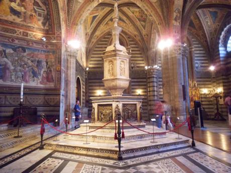 Pila bautismal del Baptisterio de San Juan