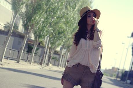 chicwish: shorts de ante y flecos chicwish: shorts de ante y flecos