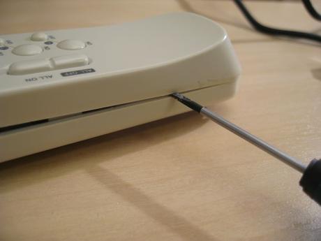 Control domestico mediante un smartphone usando ingeniería inversa Picture of Don't turn it on, take it apart!