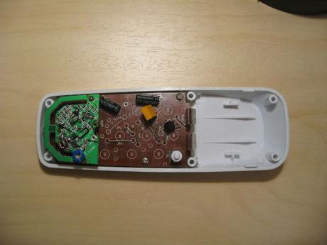 Control domestico mediante un smartphone usando ingeniería inversa remote_inside.jpg